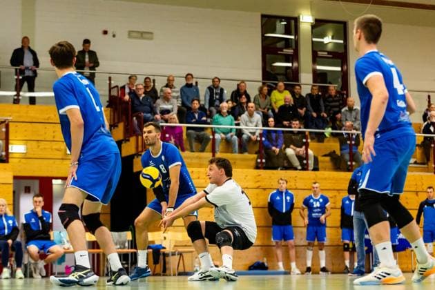 25 11 2023, GER, 2 BL Maenner Sued, Volleyball,Saison 2023 2024, Blue Volleys Gotha vs TV Buehl Dominik Duchac Blue Volleys Gotha Stueckrad, Max Blue Volleys Gotha 99867 Gotha Ernestiner Halle Thüringen Germany