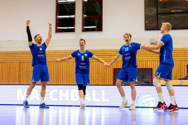 25 11 2023, GER, 2 BL Maenner Sued, Volleyball,Saison 2023 2024, Blue Volleys Gotha vs TV Buehl Dominik Duchac Blue Volleys Gotha Werner, Robert Blue Volleys Gotha Harrison Paul McBean Blue Volleys Gotha Krochmann, Hannes Blue Volleys Gotha 99867 Gotha Ernestiner Halle Thüringen Germany