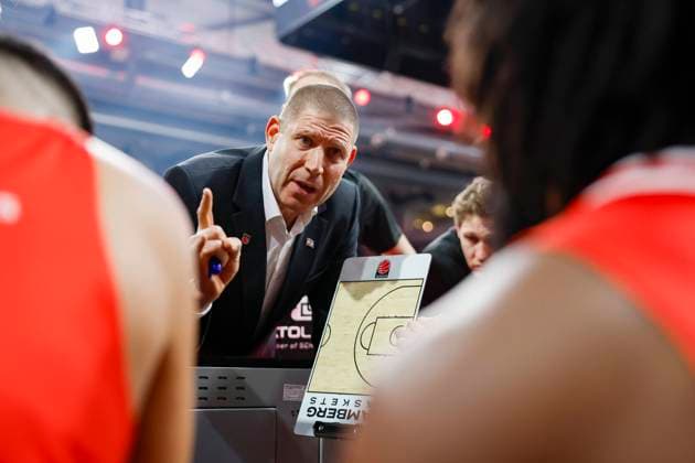 Head coach Oren Amiel Bamberg Baskets during a timeout Bamberg Baskets Basketball Löwen Braunschweig easyCredit BBL Basketball Bundesliga Season 2023 24 Matchday 9 25 11 2023, Brose Arena Bamberg Photo Daniel Löb Loeb Copyright: DanielxLöb