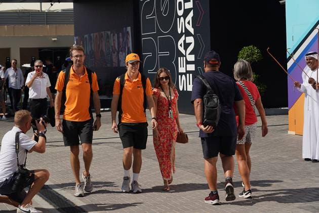 Formula 1 Etihad Airways Abu Dhabi Grand Prix 2023 26 11 2023, Yas Marina Circuit, Abu Dhabi, Formula 1 Etihad Airways Abu Dhabi Grand Prix 2023 , in the picture Oscar Piastri AUS , McLaren F1 Team with girlfriend nordphotoxGmbHx xBratic nph00250