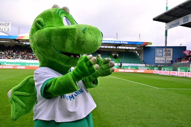 26 11 2023 Soccer Season 2023 2024 2 Soccer Bundesliga 14 Matchday SpVgg Greuther Fürth Kleeblatt SV Wehen Wiesbaden SVWW Sportfoto Zink xwoxzix DFL regulations prohibit any use of photographs as image sequences and or quasi video only for editorial use Drache Eddy Mascot SpVgg Greuther Fürth