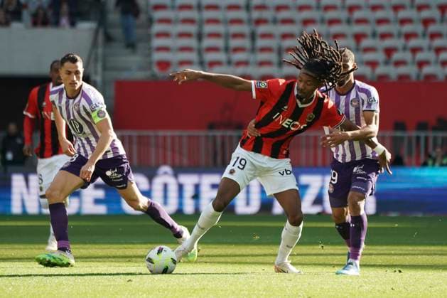 Khephren Thuram (OGC Nice) - Frank Magri (Toulouse FC) FOOTBALL : OGC Nice vs Toulouse FC - Ligue 1 Uber Eats - Nice - 26 11 2023 NorbertScanella Panoramic 