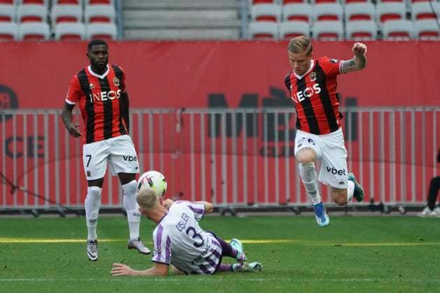 Melvin Bard (OGC Nice) - Mikkel Desler Puggaard (Toulouse FC) FOOTBALL : OGC Nice vs Toulouse FC - Ligue 1 Uber Eats - Nice - 26 11 2023 NorbertScanella Panoramic 