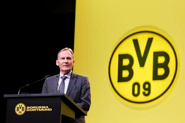 Germany, Dortmund, 26 11 2023, Westfalenhalle, Borussia Dortmund General Meeting 2023, Managing Director Hans Joachim Watzke Borussia Dortmund speaks to the members Dortmund Westfalenhalle Germany  eu-images-700