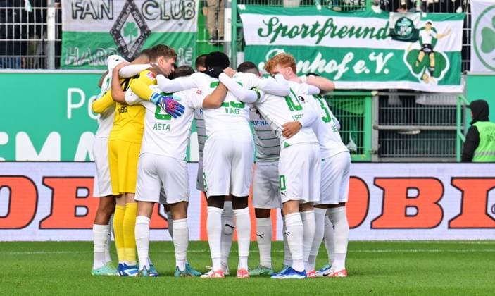 26 11 2023 Soccer Season 2023 2024 2 Soccer Bundesliga 14 Matchday SpVgg Greuther Fürth Kleeblatt SV Wehen Wiesbaden SVWW Sportfoto Zink xwoxzix DFL regulations prohibit any use of photographs as image sequences and or quasi video only for editorial use Teamkreis Mannschaft Team Fürth