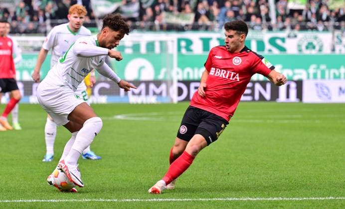 26 11 2023 Soccer Season 2023 2024 2 Soccer Bundesliga 14 Matchday SpVgg Greuther Fürth Kleeblatt SV Wehen Wiesbaden SVWW Sportfoto Zink xwoxzix DFL regulations prohibit any use of photographs as image sequences and or quasi video only for editorial use Armindo Sieb 30, SpVgg Greuther Fürth Robin Heußer Heusser 7, SV Wehen 1926 Wiesbaden SVWW
