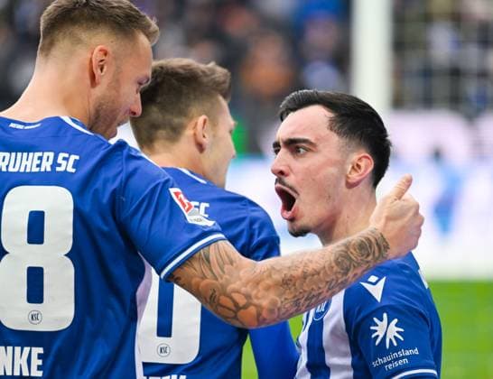 Paul Nebel Karlsruher SC, 26, right, celebrates his goal for 1 0, GER, Karlsruher SC vs 1 FC Nuernberg, Sport, Soccer, Men, 2 Bundesliga, Matchday 14, Season 2023 2024, 26 11 2023, DFL REGULATES PROHIBIT ANY USE OF PHOTOGRAPHS AS IMAGE SEQUENCES AND OR QUASI VIDEO GER, Karlsruher SC vs 1 FC Nuernberg, Sport, Football, Men, 2 Bundesliga, Matchday 14, Season 2023 2024, 26 11 2023, Karlsruhe Copyright: xEibner-Pressefoto SilasxSchuellex EP_SSR
