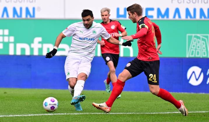 26 11 2023 Soccer Season 2023 2024 2 Soccer Bundesliga 14 Matchday SpVgg Greuther Fürth Kleeblatt SV Wehen Wiesbaden SVWW Sportfoto Zink xwoxzix DFL regulations prohibit any use of photographs as image sequences and or quasi video only for editorial use Oussama Haddadi 5, SpVgg Greuther Fürth Marcus Mathisen 24, SV Wehen 1926 Wiesbaden SVWW