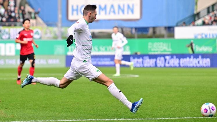 26 11 2023 Soccer Season 2023 2024 2 Soccer Bundesliga 14 Matchday SpVgg Greuther Fürth Kleeblatt SV Wehen Wiesbaden SVWW Sportfoto Zink xwoxzix DFL regulations prohibit any use of photographs as image sequences and or quasi video only for editorial use Branimir Hrgota 10 SpVgg Greuther Fürth