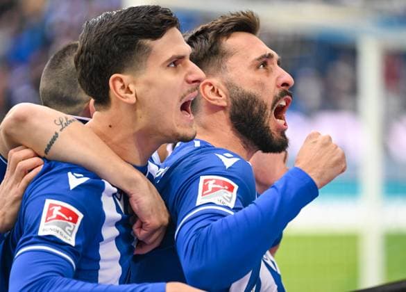 Goal celebration Karlsruhe after the 1 0, Igor Matanovic Karlsruher SC, 9 and Fabian Schleusener Karlsruher SC, 24 , GER, Karlsruher SC vs 1 FC Nuernberg, Sport, Soccer, Men, 2 Bundesliga, Matchday 14, Season 2023 2024, 26 11 2023, DFL REGULATES PROHIBIT ANY USE OF PHOTOGRAPHS AS IMAGE SEQUENCES AND OR QUASI VIDEO GER, Karlsruher SC vs 1 FC Nuernberg, Sport, Football, Men, 2 Bundesliga, Matchday 14, Season 2023 2024, 26 11 2023, Karlsruhe Copyright: xEibner-Pressefoto SilasxSchuellex EP_SSR