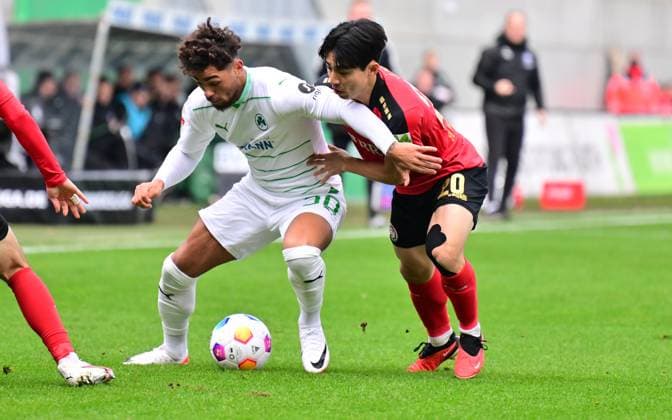 26 11 2023 Soccer Season 2023 2024 2 Soccer Bundesliga 14 Matchday SpVgg Greuther Fürth Kleeblatt SV Wehen Wiesbaden SVWW Sportfoto Zink xwoxzix DFL regulations prohibit any use of photographs as image sequences and or quasi video only for editorial use Armindo Sieb 30, SpVgg Greuther Fürth Hyunju Hyun Ju Lee 20, SV Wehen 1926 Wiesbaden SVWW