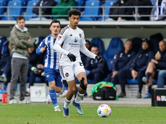 26 11 2023 Soccer season 2023 2024 2 Soccer Bundesliga 14 Matchday Karlsruher SC KSC 1 FC Nuremberg FCN Club Sportfoto Zink DaMa xdaxmax DFL regulations prohibit any use of photographs as image sequences and or quasi video only for editorial use Nathaniel Brown 27, 1 FC Nuremberg FCN