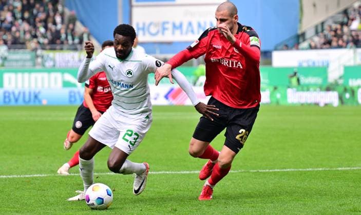26 11 2023 Soccer Season 2023 2024 2 Soccer Bundesliga 14 Matchday SpVgg Greuther Fürth Kleeblatt SV Wehen Wiesbaden SVWW Sportfoto Zink xwoxzix DFL regulations prohibit any use of photographs as image sequences and or quasi video only for editorial use Gideon Jung 23, SpVgg Greuther Fürth Aleksandar Vukotic 26, SV Wehen 1926 Wiesbaden SVWW