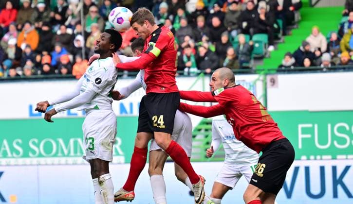 26 11 2023 Soccer Season 2023 2024 2 Soccer Bundesliga 14 Matchday SpVgg Greuther Fürth Kleeblatt SV Wehen Wiesbaden SVWW Sportfoto Zink xwoxzix DFL regulations prohibit any use of photographs as image sequences and or quasi video only for editorial use from left Gideon Jung 23, SpVgg Greuther Fürth Marcus Mathisen 24, SV Wehen 1926 Wiesbaden SVWW Aleksandar Vukotic 26, SV Wehen 1926 Wiesbaden SVWW