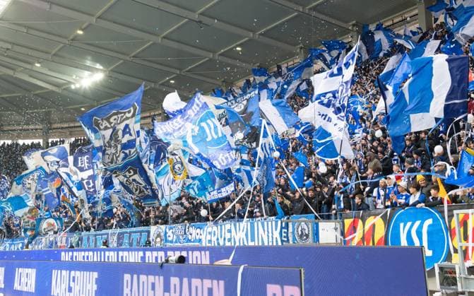The fans of Karlsruher SC get into the mood on the stands in the Wildparkstadion, GER, Karlsruher SC vs 1 FC Nuernberg, Sport, Soccer, Men, 2 Bundesliga, Matchday 14, Season 2023 2024, 26 11 2023, DFL REGULATES PROHIBIT ANY USE OF PHOTOGRAPHS AS IMAGE SEQUENCES AND OR QUASI VIDEO GER, Karlsruher SC vs 1 FC Nuernberg, Sport, Football, Men, 2 Bundesliga, Matchday 14, Season 2023 2024, 26 11 2023, Karlsruhe Copyright: xEibner-Pressefoto SilasxSchuellex EP_SSR