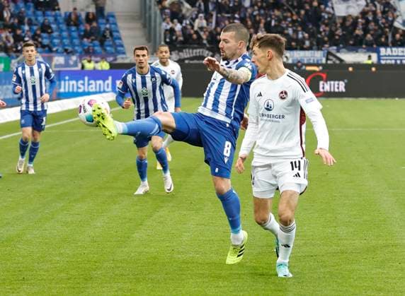 26 11 2023 Soccer Season 2023 2024 2 Soccer Bundesliga 14 Matchday Karlsruher SC KSC 1 FC Nuremberg FCN Club Sportfoto Zink DaMa xdaxmax DFL regulations prohibit any use of photographs as image sequences and or quasi video only for editorial use Jerome Gondorf 8, Karlsruher SC KSC Benjamin Goller 14, 1 FC Nuremberg FCN