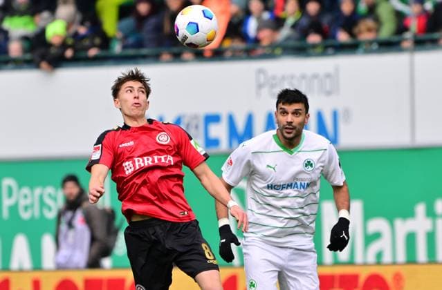 26 11 2023 Soccer Season 2023 2024 2 Soccer Bundesliga 14 Matchday SpVgg Greuther Fürth Kleeblatt SV Wehen Wiesbaden SVWW Sportfoto Zink xwoxzix DFL regulations prohibit any use of photographs as image sequences and or quasi video only for editorial use Nick Bätzner Baetzner 8, SV Wehen 1926 Wiesbaden SVWW Oussama Haddadi 5, SpVgg Greuther Fürth