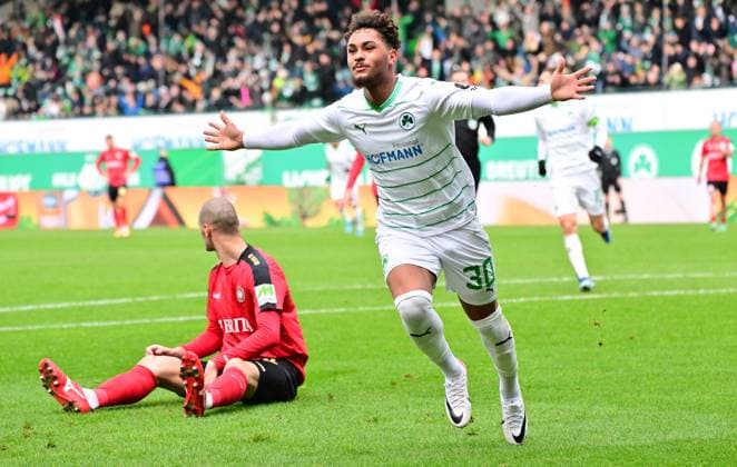26 11 2023 Soccer Season 2023 2024 2 Soccer Bundesliga 14 Matchday SpVgg Greuther Fürth Kleeblatt SV Wehen Wiesbaden SVWW Sportfoto Zink xwoxzix DFL regulations prohibit any use of photographs as image sequences and or quasi video only for editorial use Torjubel Jubel nach Treffer Torschuß zum 1 0 durch Armindo Sieb 30, SpVgg Greuther Fürth Aleksandar Vukotic 26, SV Wehen 1926 Wiesbaden SVWW enttäuscht Enttäuschung