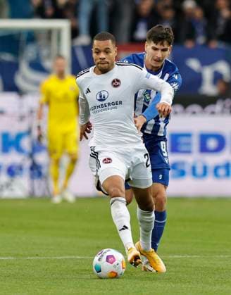 26 11 2023 Soccer Season 2023 2024 2 Soccer Bundesliga 14 Matchday Karlsruher SC KSC 1 FC Nürnberg FCN Club Sportfoto Zink DaMa xdaxmax DFL regulations prohibit any use of photographs as image sequences and or quasi video only for editorial use Jan Gyamerah 28, 1 FC Nürnberg FCN Igor Matanovic 9, Karlsruher SC KSC