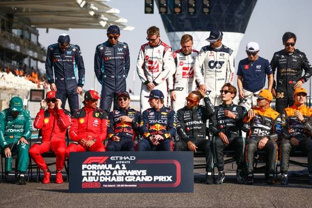 November 26, 2023, Abu Dhabi, United Arab Emirates: F1 drivers pose for a group photo ahead of drivers parade of Formula 1 Abu Dhabi Grand Prix at Yas Marina Circuit on November 26, 2023 in Abu Dhabi, United Arab Emirates. Abu Dhabi United Arab Emirates - ZUMAz156 0368013838st Copyright: xBeataxZawrzelx