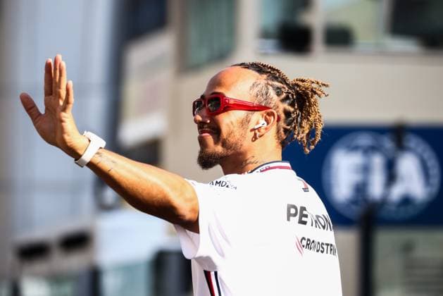 November 26, 2023, Abu Dhabi, United Arab Emirates: Lewis Hamilton of Mercedes during drivers parade ahead of Formula 1 Abu Dhabi Grand Prix at Yas Marina Circuit on November 26, 2023 in Abu Dhabi, United Arab Emirates. Abu Dhabi United Arab Emirates - ZUMAz156 0368014033st Copyright: xBeataxZawrzelx