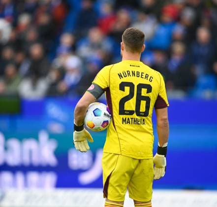 Christian Mathenia 1 FC Nuernberg, 26 is served after conceding the early goal to Karlsruhe 1 0, view from behind, GER, Karlsruher SC vs 1 FC Nuernberg, Sport, Soccer, Men, 2 Bundesliga, Matchday 14, Season 2023 2024, 26 11 2023, DFL REGULATES PROHIBIT ANY USE OF PHOTOGRAPHS AS IMAGE SEQUENCES AND OR QUASI VIDEO GER, Karlsruher SC vs 1 FC Nuernberg, Sport, Football, Men, 2 Bundesliga, Matchday 14, Season 2023 2024, 26 11 2023, Karlsruhe Copyright: xEibner-Pressefoto SilasxSchuellex EP_SSR