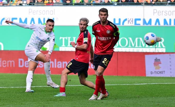 26 11 2023 Soccer Season 2023 2024 2 Soccer Bundesliga 14 Matchday SpVgg Greuther Fürth Kleeblatt SV Wehen Wiesbaden SVWW Sportfoto Zink xwoxzix DFL regulations prohibit any use of photographs as image sequences and or quasi video only for editorial use Tim Lemperle 19, SpVgg Greuther Fürth Thijmen Goppel 9, SV Wehen 1926 Wiesbaden SVWW Marcus Mathisen 24, SV Wehen 1926 Wiesbaden SVWW Chance Torchance
