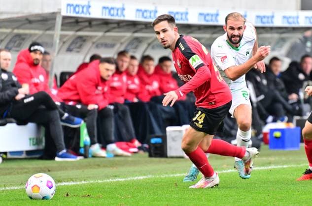 26 11 2023 Soccer Season 2023 2024 2 Soccer Bundesliga 14 Matchday SpVgg Greuther Fürth Kleeblatt SV Wehen Wiesbaden SVWW Sportfoto Zink xwoxzix DFL regulations prohibit any use of photographs as image sequences and or quasi video only for editorial use Amar Catic 34, SV Wehen 1926 Wiesbaden SVWW Simon Asta 2, SpVgg Greuther Fürth