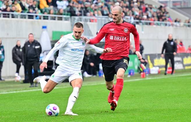 26 11 2023 Soccer Season 2023 2024 2 Soccer Bundesliga 14 Matchday SpVgg Greuther Fürth Kleeblatt SV Wehen Wiesbaden SVWW Sportfoto Zink xwoxzix DFL regulations prohibit any use of photographs as image sequences and or quasi video only for editorial use Tim Lemperle 19, SpVgg Greuther Fürth Aleksandar Vukotic 26, SV Wehen 1926 Wiesbaden SVWW