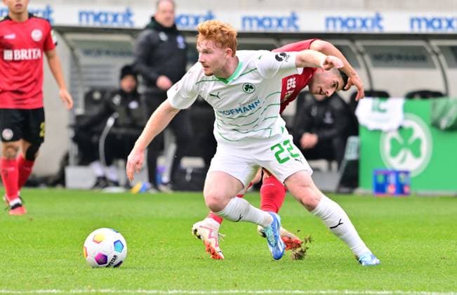 26 11 2023 Soccer Season 2023 2024 2 Soccer Bundesliga 14 Matchday SpVgg Greuther Fürth Kleeblatt SV Wehen Wiesbaden SVWW Sportfoto Zink MeZi xmexzix DFL regulations prohibit any use of photographs as image sequences and or quasi video only for editorial use Robert Wagner 22, SpVgg Greuther Fürth