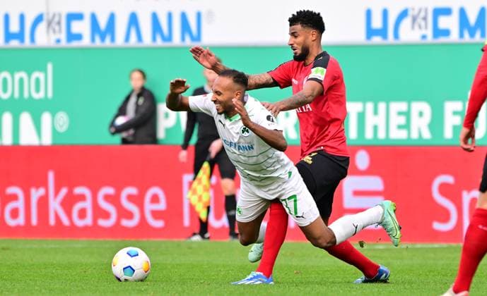 26 11 2023 Soccer Season 2023 2024 2 Soccer Bundesliga 14 Matchday SpVgg Greuther Fürth Kleeblatt SV Wehen Wiesbaden SVWW Sportfoto Zink xwoxzix DFL regulations prohibit any use of photographs as image sequences and or quasi video only for editorial use Julian Green 37, SpVgg Greuther Fürth Martin Angha 2, SV Wehen 1926 Wiesbaden SVWW