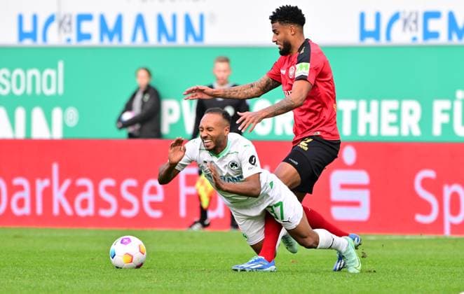 26 11 2023 Soccer Season 2023 2024 2 Soccer Bundesliga 14 Matchday SpVgg Greuther Fürth Kleeblatt SV Wehen Wiesbaden SVWW Sportfoto Zink xwoxzix DFL regulations prohibit any use of photographs as image sequences and or quasi video only for editorial use Julian Green 37, SpVgg Greuther Fürth Martin Angha 2, SV Wehen 1926 Wiesbaden SVWW