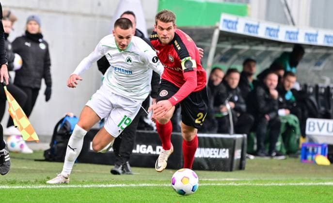 26 11 2023 Soccer Season 2023 2024 2 Soccer Bundesliga 14 Matchday SpVgg Greuther Fürth Kleeblatt SV Wehen Wiesbaden SVWW Sportfoto Zink xwoxzix DFL regulations prohibit any use of photographs as image sequences and or quasi video only for editorial use Tim Lemperle 19, SpVgg Greuther Fürth Marcus Mathisen 24, SV Wehen 1926 Wiesbaden SVWW
