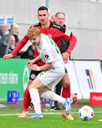 26 11 2023 Soccer Season 2023 2024 2 Soccer Bundesliga 14 Matchday SpVgg Greuther Fürth Kleeblatt SV Wehen Wiesbaden SVWW Sportfoto Zink xwoxzix DFL regulations prohibit any use of photographs as image sequences and or quasi video only for editorial use Robert Wagner 22, SpVgg Greuther Fürth vor Ivan Prtajin 18, SV Wehen 1926 Wiesbaden SVWW