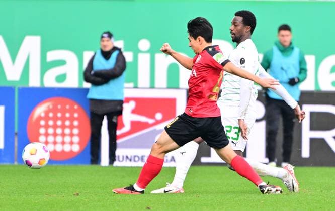 26 11 2023 Soccer Season 2023 2024 2 Soccer Bundesliga 14 Matchday SpVgg Greuther Fürth Kleeblatt SV Wehen Wiesbaden SVWW Sportfoto Zink xwoxzix DFL regulations prohibit any use of photographs as image sequences and or quasi video only for editorial use Hyunju Hyun Ju Lee 20, SV Wehen 1926 Wiesbaden SVWW Gideon Jung 23, SpVgg Greuther Fürth