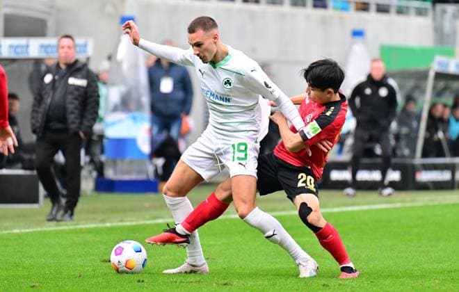 26 11 2023 Soccer Season 2023 2024 2 Soccer Bundesliga 14 Matchday SpVgg Greuther Fürth Kleeblatt SV Wehen Wiesbaden SVWW Sportfoto Zink xwoxzix DFL regulations prohibit any use of photographs as image sequences and or quasi video only for editorial use Tim Lemperle 19, SpVgg Greuther Fürth Hyunju Hyun Ju Lee 20, SV Wehen 1926 Wiesbaden SVWW
