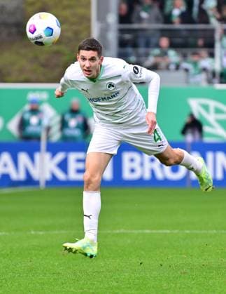 26 11 2023 Soccer Season 2023 2024 2 Soccer Bundesliga 14 Matchday SpVgg Greuther Fürth Kleeblatt SV Wehen Wiesbaden SVWW Sportfoto Zink xwoxzix DFL regulations prohibit any use of photographs as image sequences and or quasi video only for editorial use Damian Michalski 4, SpVgg Greuther Fürth