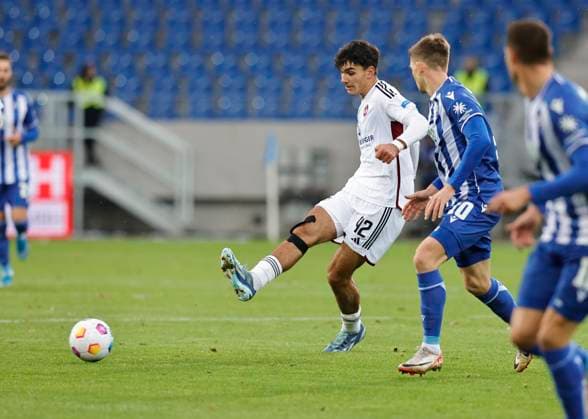 26 11 2023 Soccer Season 2023 2024 2 Soccer Bundesliga 14 Matchday Karlsruher SC KSC 1 FC Nürnberg FCN Club Sportfoto Zink DaMa xdaxmax DFL regulations prohibit any use of photographs as image sequences and or quasi video only for editorial use Can Yilmaz Uzun 42, 1 FC Nürnberg FCN Marvin Wanitzek 10, Karlsruher SC KSC Philip Heise 16, Karlsruher SC KSC