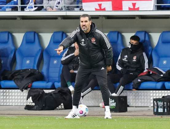 26 11 2023 Soccer Season 2023 2024 2 Soccer Bundesliga 14 Matchday Karlsruher SC KSC 1 FC Nürnberg FCN Club Sportfoto Zink DaMa xdaxmax DFL regulations prohibit any use of photographs as image sequences and or quasi video only for editorial use Cristian Fiel Trainer 1 FC Nürnberg FCN indicates gestures directs gives instructions angry