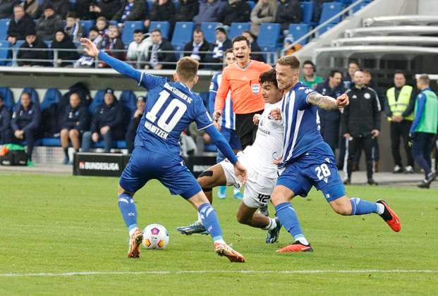 26 11 2023 Soccer Season 2023 2024 2 Soccer Bundesliga 14 Matchday Karlsruher SC KSC 1 FC Nürnberg FCN Club Sportfoto Zink DaMa xdaxmax DFL regulations prohibit any use of photographs as image sequences and or quasi video only for editorial use Marvin Wanitzek 10, Karlsruher SC KSC Can Yilmaz Uzun 42, 1 FC Nürnberg FCN Marcel Franke 28, Karlsruher SC KSC