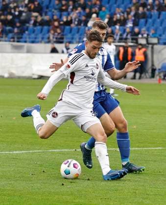 26 11 2023 Soccer Season 2023 2024 2 Soccer Bundesliga 14 Matchday Karlsruher SC KSC 1 FC Nürnberg FCN Club Sportfoto Zink DaMa xdaxmax DFL regulations prohibit any use of photographs as image sequences and or quasi video only for editorial use Lukas Schleimer 36, 1 FC Nürnberg FCN Marcel Beifus 4, Karlsruher SC KSC