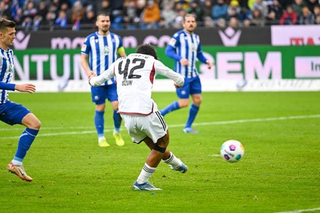 Can Uzun 1 FC Nuernberg, 42 scores to 1 1, Goal, GER, Karlsruher SC vs 1 FC Nuernberg, Sport, Football, Men, 2 Bundesliga, Matchday 14, Season 2023 2024, 26 11 2023, DFL REGULATES PROHIBIT ANY USE OF PHOTOGRAPHS AS IMAGE SEQUENCES AND OR QUASI VIDEO GER, Karlsruher SC vs 1 FC Nuernberg, Sport, Football, Men, 2 Bundesliga, Matchday 14, Season 2023 2024, 26 11 2023, Karlsruhe Copyright: xEibner-Pressefoto SilasxSchuellex EP_SSR
