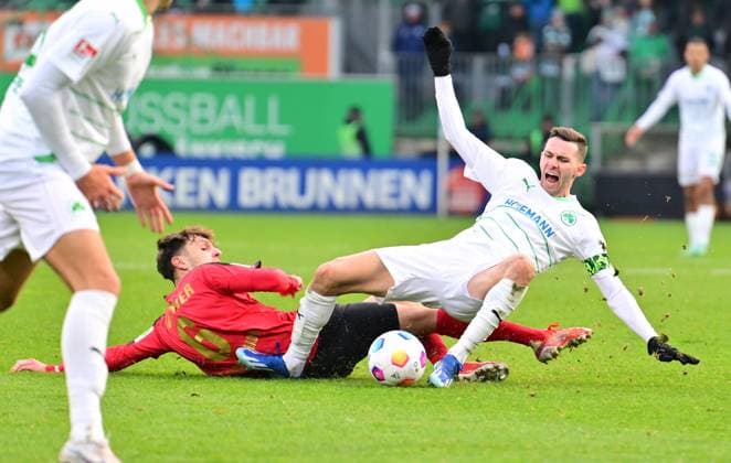 26 11 2023 Soccer Season 2023 2024 2 Soccer Bundesliga 14 Matchday SpVgg Greuther Fürth Kleeblatt SV Wehen Wiesbaden SVWW Sportfoto Zink xwoxzix DFL regulations prohibit any use of photographs as image sequences and or quasi video only for editorial use Gino Fechner 6, SV Wehen 1926 Wiesbaden SVWW Branimir Hrgota 10 SpVgg Greuther Fürth