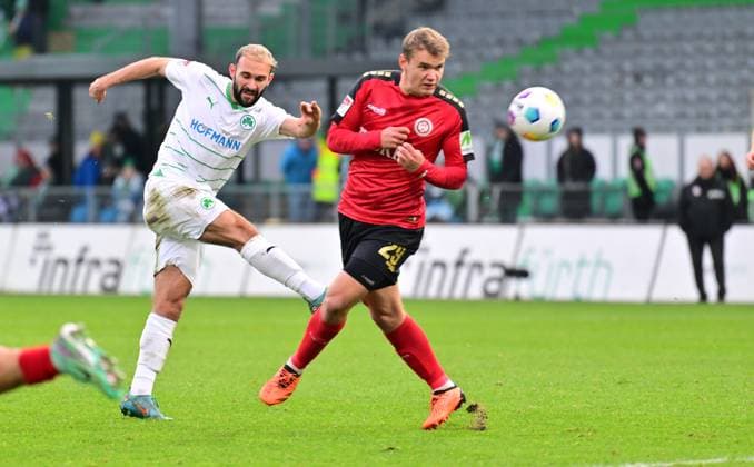 26 11 2023 Soccer Season 2023 2024 2 Soccer Bundesliga 14 Matchday SpVgg Greuther Fürth Kleeblatt SV Wehen Wiesbaden SVWW Sportfoto Zink xwoxzix DFL regulations prohibit any use of photographs as image sequences and or quasi video only for editorial use Simon Asta 2, SpVgg Greuther Fürth Lasse Günther Guenther 29, SV Wehen 1926 Wiesbaden SVWW