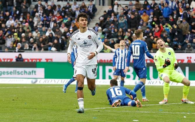 26 11 2023 Soccer season 2023 2024 2 Soccer Bundesliga 14 Matchday Karlsruher SC KSC 1 FC Nürnberg FCN Club Sportfoto Zink DaMa xdaxmax DFL regulations prohibit any use of photographs as image sequences and or quasi video only for editorial use Jubel Freude Torjubel nach Tor zum 1 1 Can Yilmaz Uzun 42, 1 FC Nürnberg FCN jubelt freut sich Torschütze Can Yilmaz Uzun 42, 1 FC Nürnberg FCN Patrick Drewes 23, Karlsruher SC KSC enttäuscht Enttäuschung