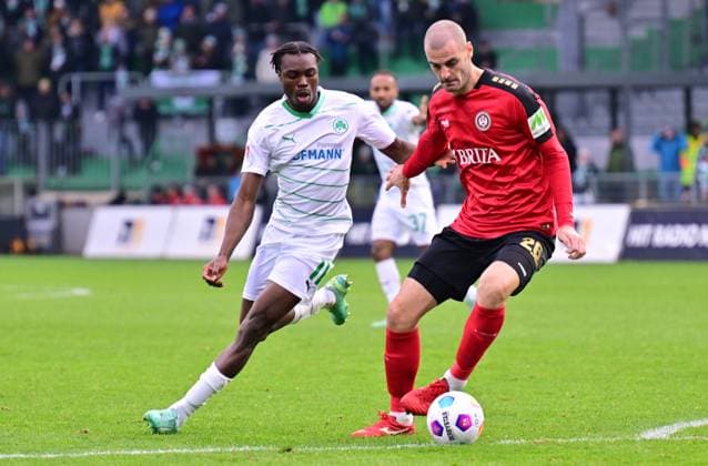 26 11 2023 Soccer Season 2023 2024 2 Soccer Bundesliga 14 Matchday SpVgg Greuther Fürth Kleeblatt SV Wehen Wiesbaden SVWW Sportfoto Zink xwoxzix DFL regulations prohibit any use of photographs as image sequences and or quasi video only for editorial use Dickson Abiama 11, SpVgg Greuther Fürth Aleksandar Vukotic 26, SV Wehen 1926 Wiesbaden SVWW