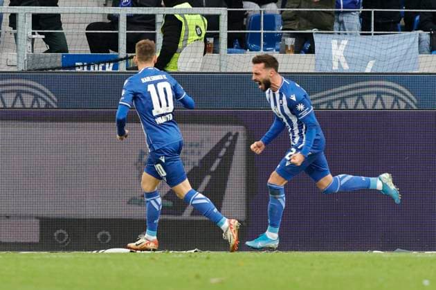 26 11 2023 Soccer season 2023 2024 2 Soccer Bundesliga 14 Matchday Karlsruher SC KSC 1 FC Nürnberg FCN Club Sportfoto Zink DaMa xdaxmax DFL regulations prohibit any use of photographs as image sequences and or quasi video only for editorial use Jubel Freude Torjubel nach Tor zum 2 1 Marvin Wanitzek 10, Karlsruher SC KSC Fabian Schleusener 24, Karlsruher SC KSC jubelt freut sich Torschütze Fabian Schleusener 24, Karlsruher SC KSC