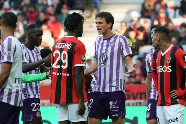 Evann Guesssand (OGC Nice) - Rasmus Schmidt Nicolaisen (Toulouse FC) FOOTBALL : OGC Nice vs Toulouse FC - Ligue 1 Uber Eats - Nice - 26 11 2023 NorbertScanella Panoramic 