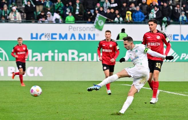 26 11 2023 Soccer Season 2023 2024 2 Soccer Bundesliga 14 Matchday SpVgg Greuther Fürth Kleeblatt SV Wehen Wiesbaden SVWW Sportfoto Zink MeZi xmexzix DFL regulations prohibit any use of photographs as image sequences and or quasi video only for editorial use Branimir Hrgota 10 SpVgg Greuther Fürth scored goal Goal shot to 2 0