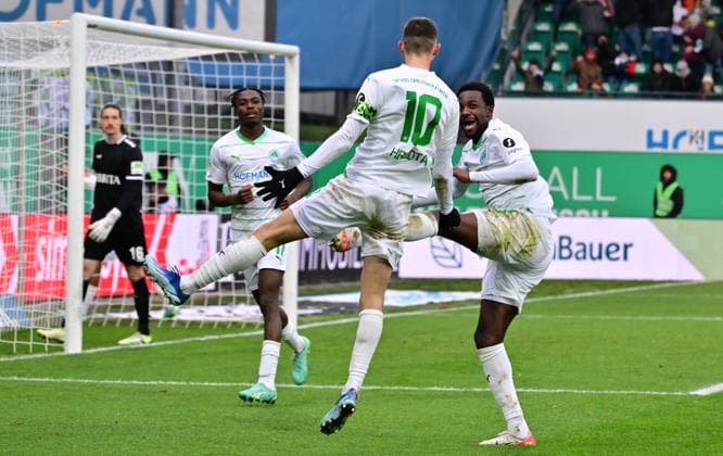 26 11 2023 Soccer Season 2023 2024 2 Soccer Bundesliga 14 Matchday SpVgg Greuther Fürth Kleeblatt SV Wehen Wiesbaden SVWW Sportfoto Zink MeZi xmexzix DFL regulations prohibit any use of photographs as image sequences and or quasi video only for editorial use Torjubel Jubel nach Treffer Torschuß zum 2 0 durch Branimir Hrgota 10 SpVgg Greuther Fürth mit Gideon Jung 23, SpVgg Greuther Fürth
